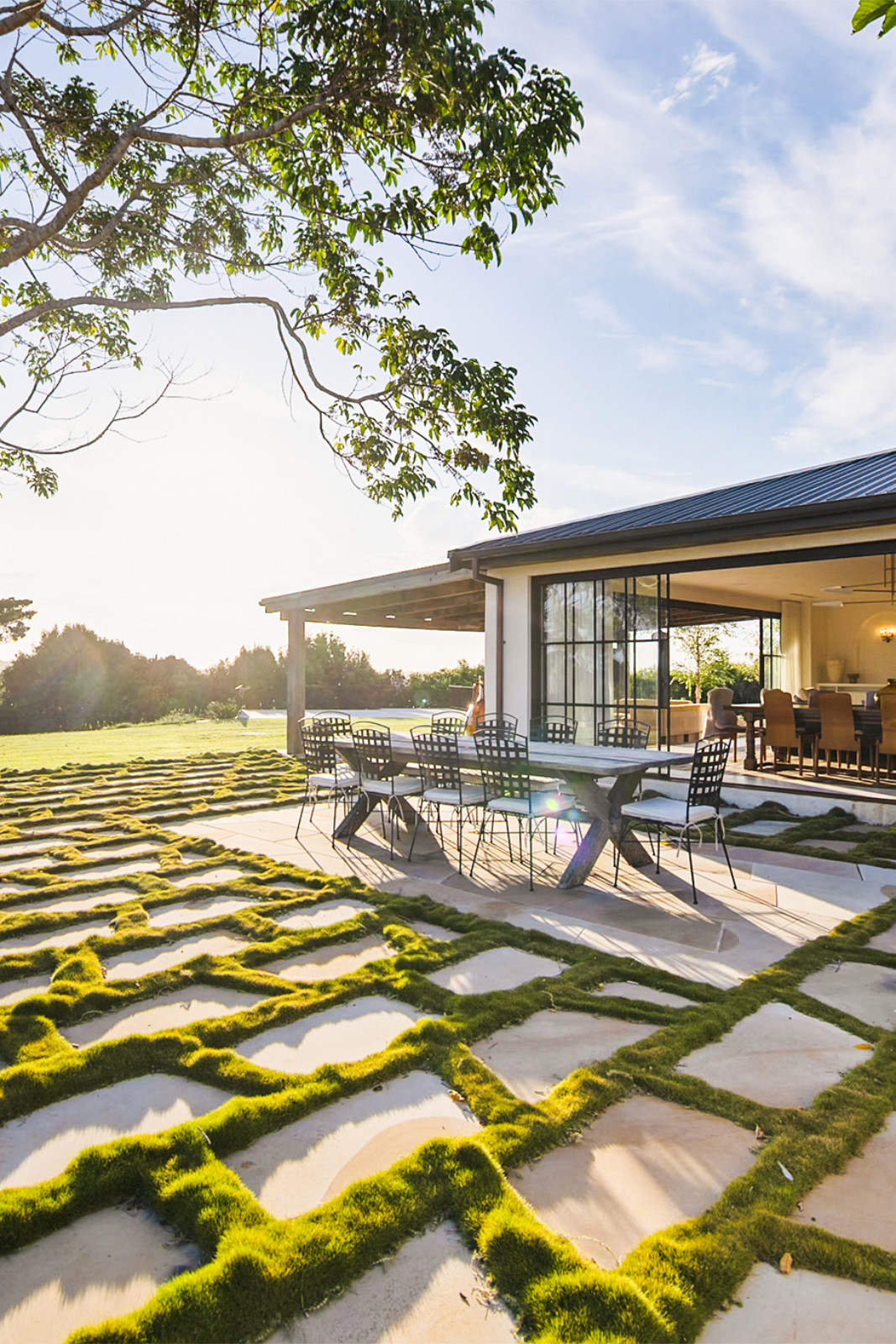 Lo Scoglio Courtyard Sunset